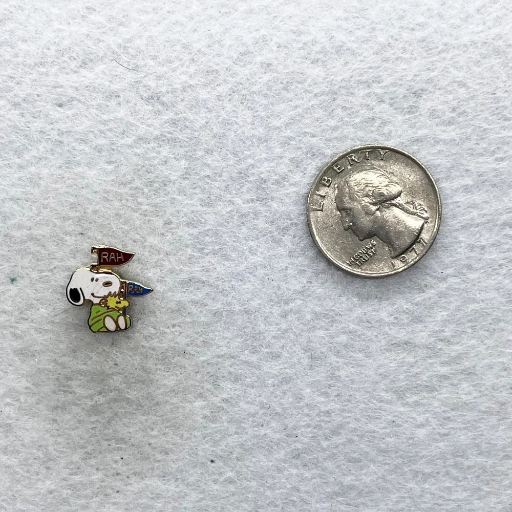 🔮 5/$25 Vintage Peanuts‎ Snoopy and Woodstock RAH RAH Pin